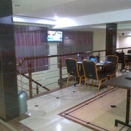 Erin Int Hotel Makassar Exterior foto